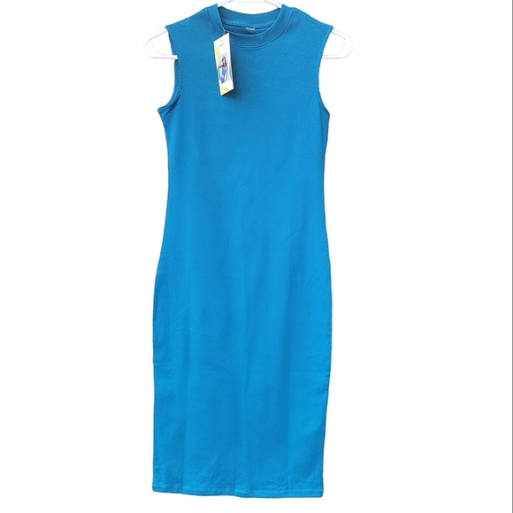 HALARA Dresses & Skirts - NWT Halara Cloudful Air Midi Dress Size S Roynd Neck Sleeveless Bodycon